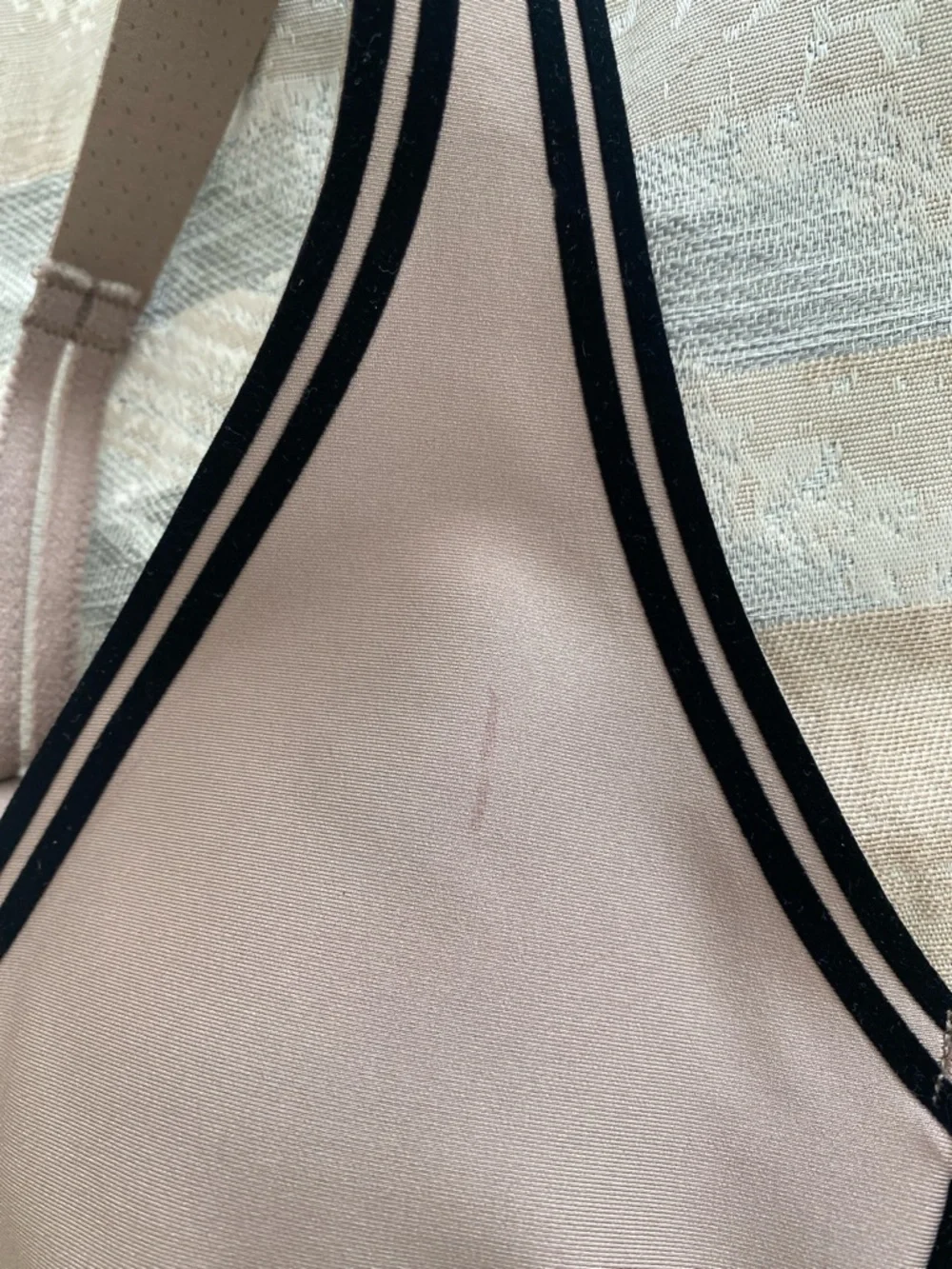 ALO Yoga Sports Bra with Black Trim and Striped Band

Size XS - Picture 4 of 5